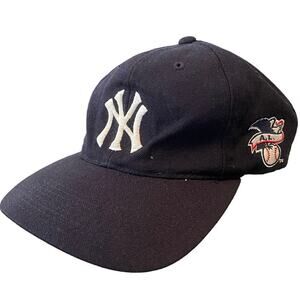 Vintages 90s New York Yankees Strap Back Hat